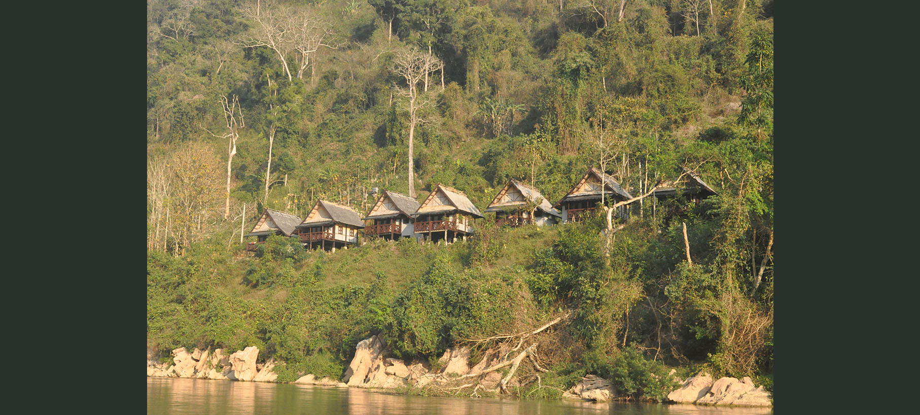 Bungalows Nong Khiaw visible from Nam Ou River